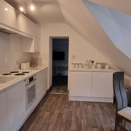Modern And Spacious 2 Bedroom Apartment With Free Parking Llansantffraid Llansantffraid Glyn Ceiriog Exteriér fotografie