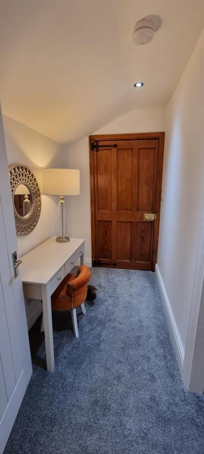 Modern And Spacious 2 Bedroom Apartment With Free Parking Llansantffraid Llansantffraid Glyn Ceiriog Exteriér fotografie