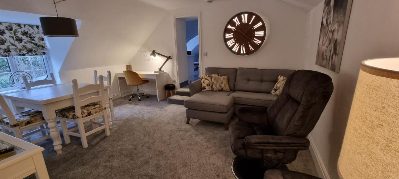 Modern And Spacious 2 Bedroom Apartment With Free Parking Llansantffraid Llansantffraid Glyn Ceiriog Exteriér fotografie