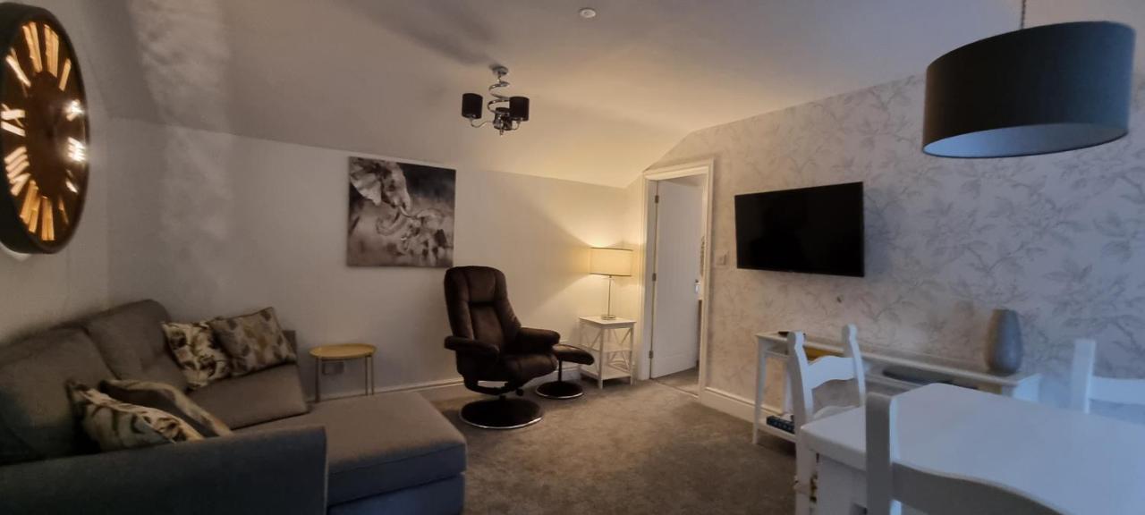 Modern And Spacious 2 Bedroom Apartment With Free Parking Llansantffraid Llansantffraid Glyn Ceiriog Exteriér fotografie