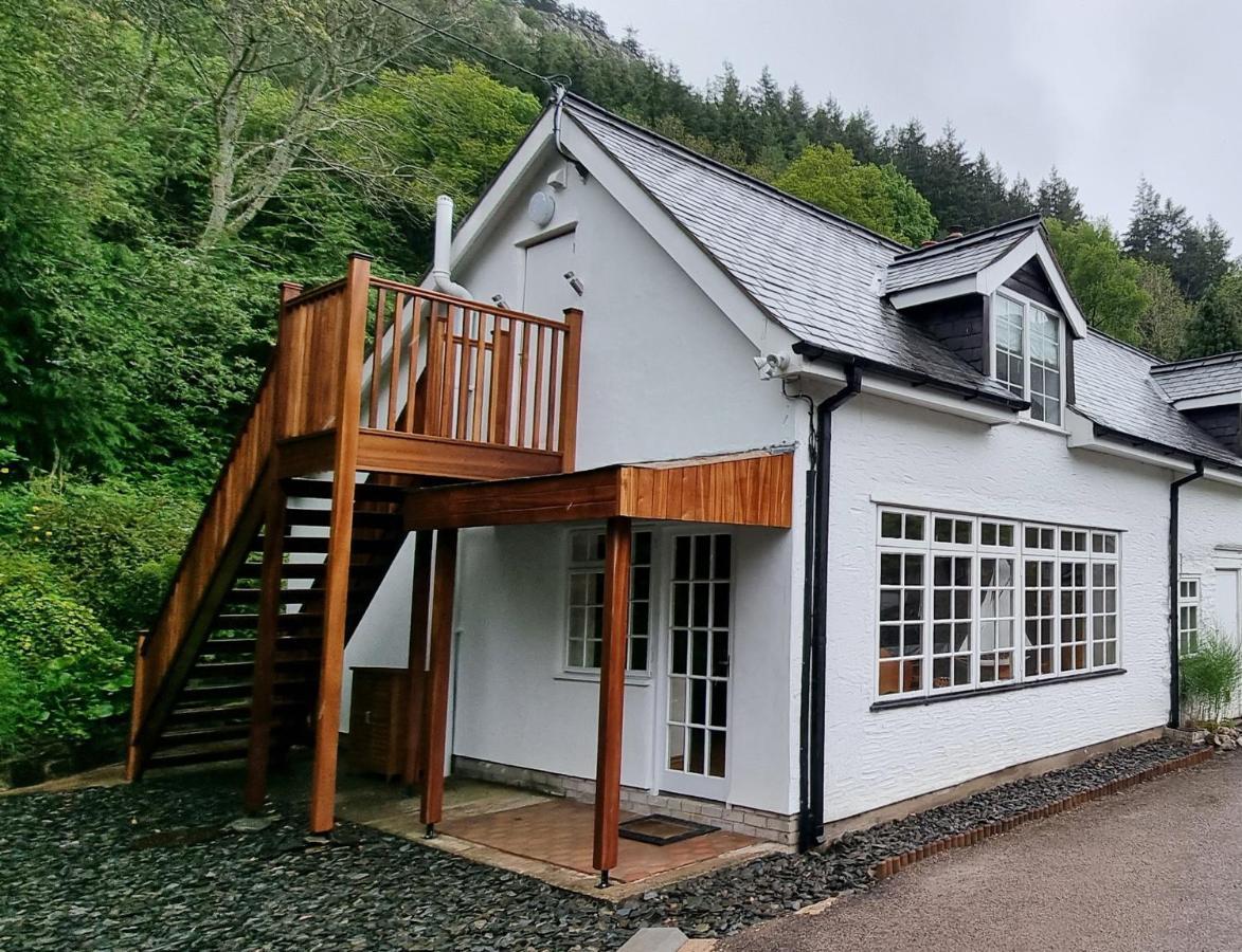 Modern And Spacious 2 Bedroom Apartment With Free Parking Llansantffraid Llansantffraid Glyn Ceiriog Exteriér fotografie